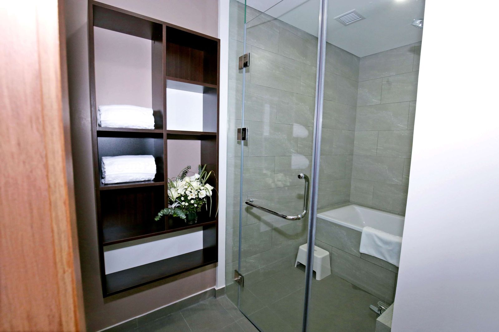 roygentparkshaiphong_1bedroom_bathtub