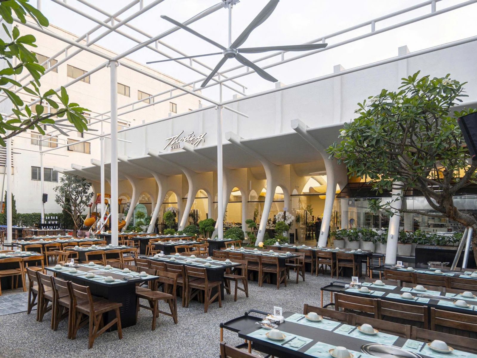 thoang-lehongphong-roygentparkshaiphong-grillandbeer5.jpg