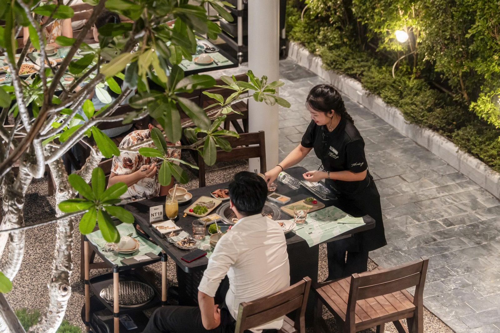 thoang-lehongphong-roygentparkshaiphong-grillandbeer5.jpg