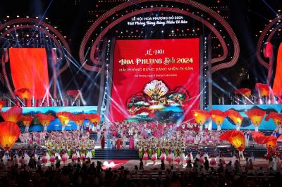 Flamboyant Flower Festival 2025 – First-Ever Large-Scale Parade in Hai Phong